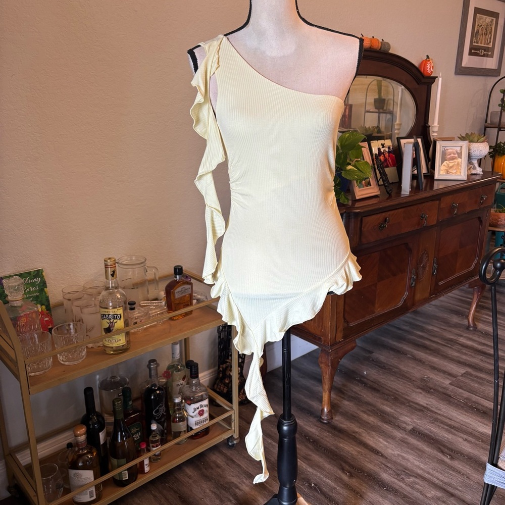 Asymmetrical Ruffle Top - Picture 2 of 4